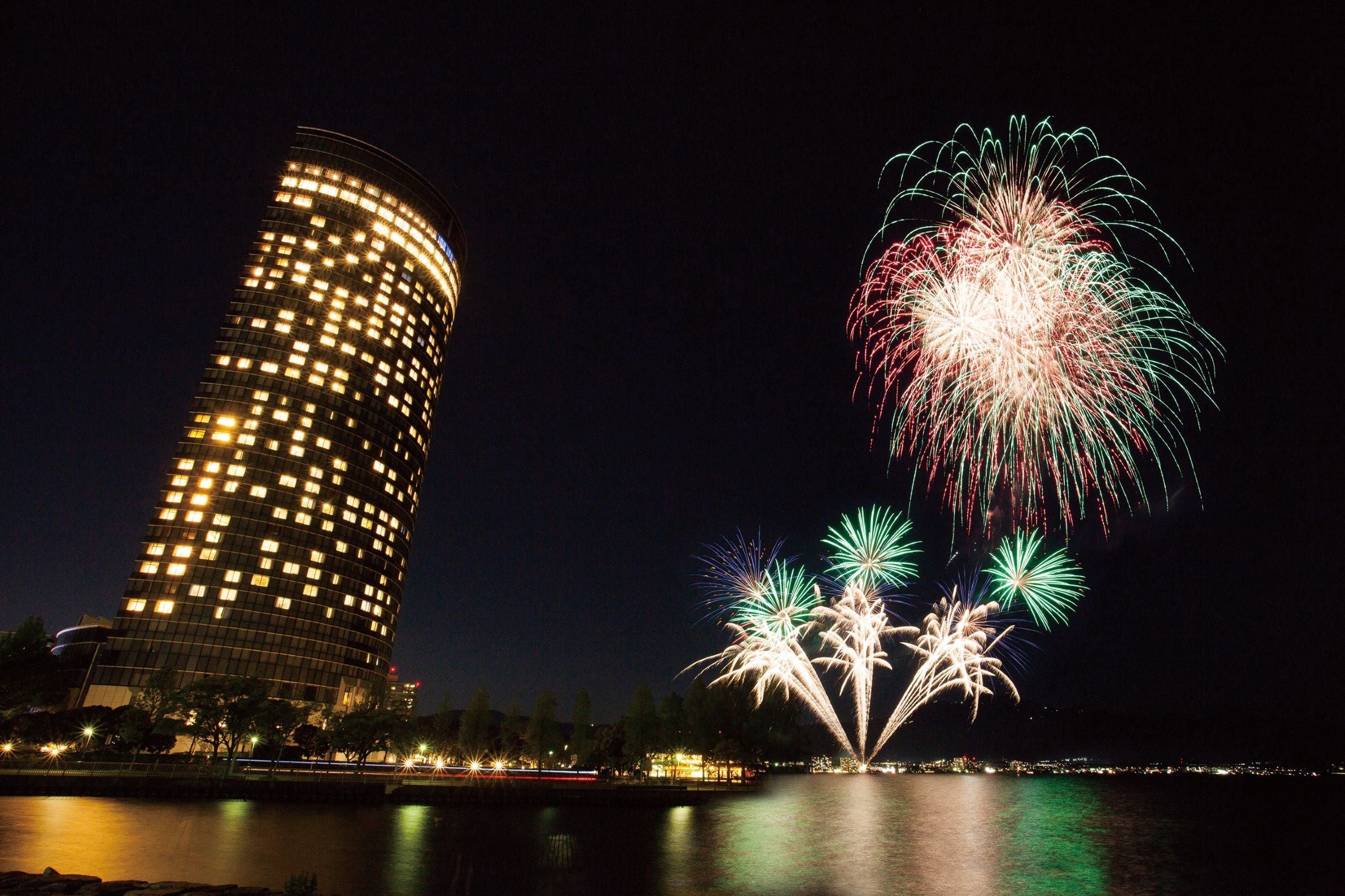 夜空を彩る花火絶景