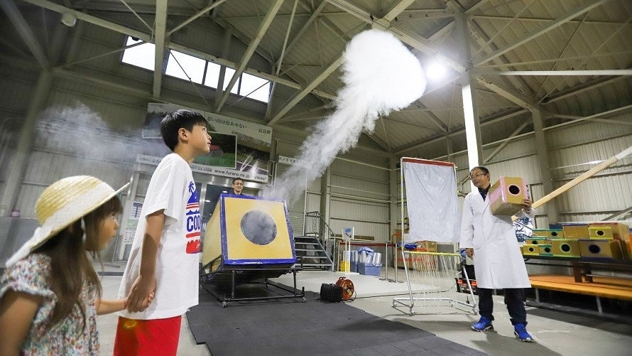 夏のわくわくサイエンスショー「空気砲」