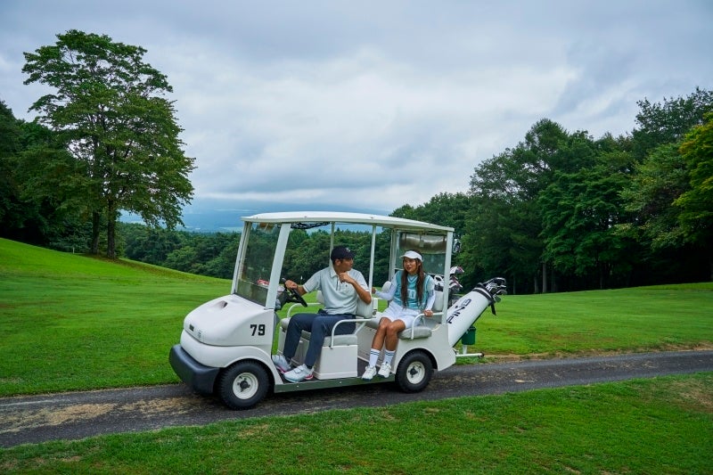 カートで巡るコース散策と昆虫探し（雫石ゴルフ場）