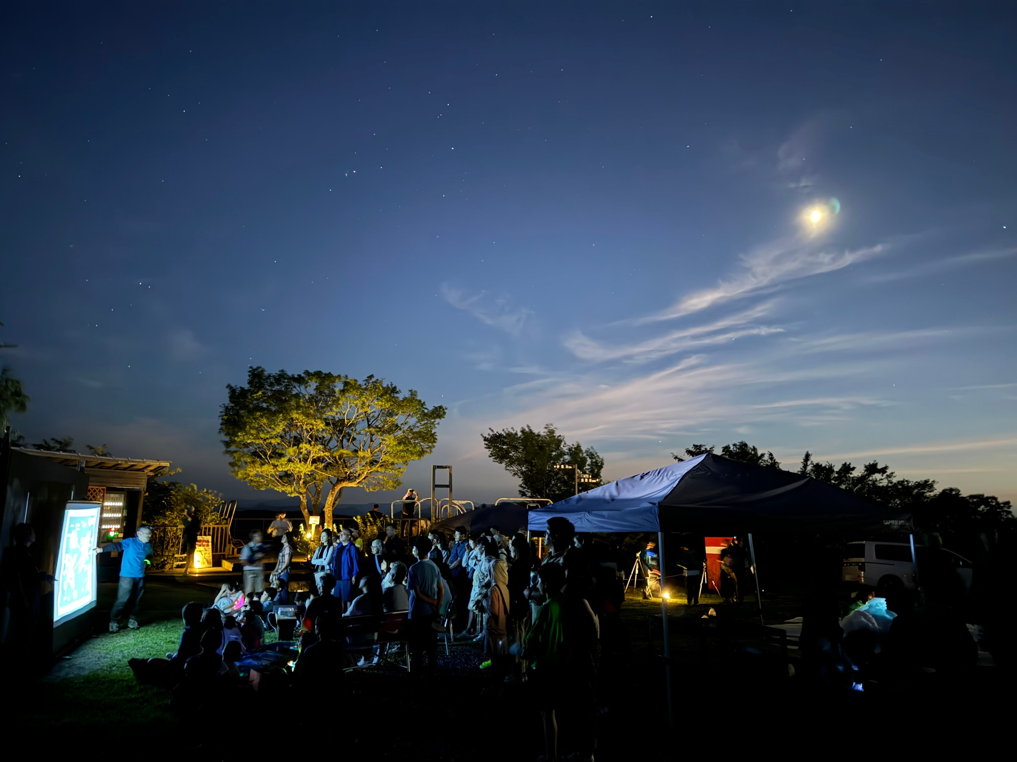 本年8月ナイトリフト運行時の山頂の様子