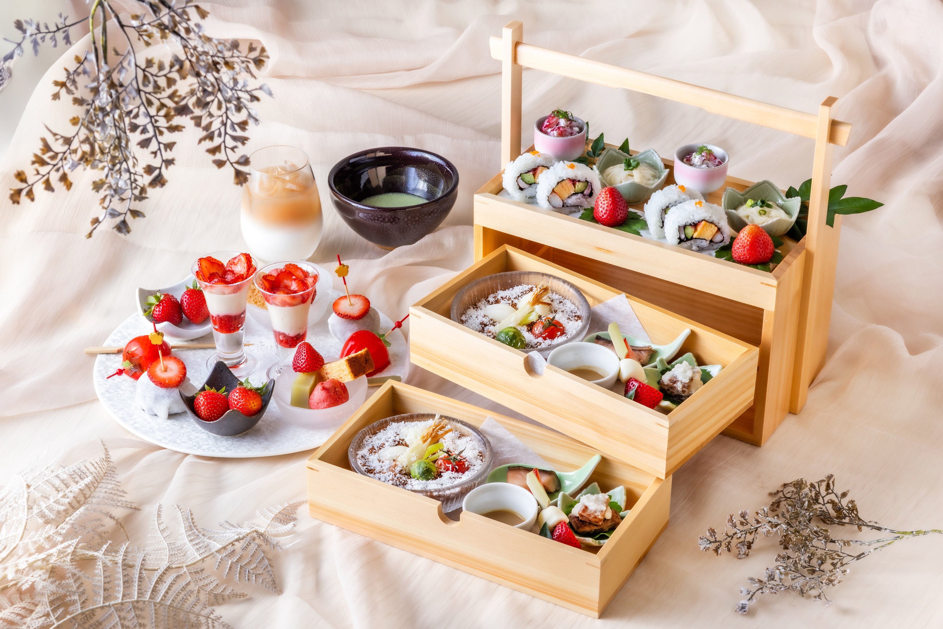 サンシャインシティプリンスホテル】 劇場公開記念・TVアニメ「佐々木