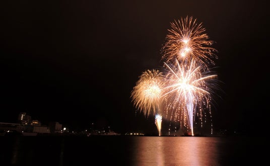 「下田プリンスホテル」「黒船祭花火大会」にあわせ、ホテルから花火海上までの宿泊者限定特別送迎バスを運行 宿泊者向けに快適な観覧環境を提供、混雑緩和と利便性向上へ結果地域ににぎわいをもたらす 「下田プリンスホテル」「黒船祭花火大会」にあわせ、ホテルから花火海上までの宿泊者限定特別送迎バスを運行 宿泊者向けに快適な観覧環境を提供、混雑緩和と利便性向上へ結果地域ににぎわいをもたらす