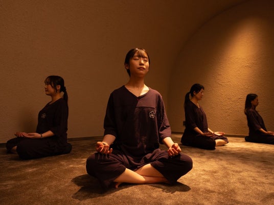 【うめきた温泉 蓮 Wellbeing Park】マインドフルネス瞑想体験の空間・プログラム「メディテーションケーブ」のサービスにおいて フリーアナウンサー 内田恭子氏の声による新プログラムを提供開始 【うめきた温泉 蓮 Wellbeing Park】マインドフルネス瞑想体験の空間・プログラム「メディテーションケーブ」のサービスにおいて フリーアナウンサー 内田恭子氏の声による新プログラムを提供開始