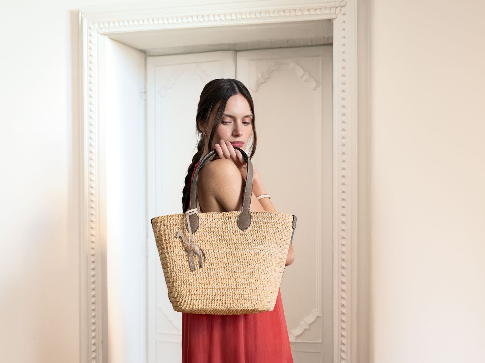 BONAVENTURA推出品牌首款拉菲亞材質包款「Oasi Raffia Collection」,預計於2026年6月18日(四)發售。