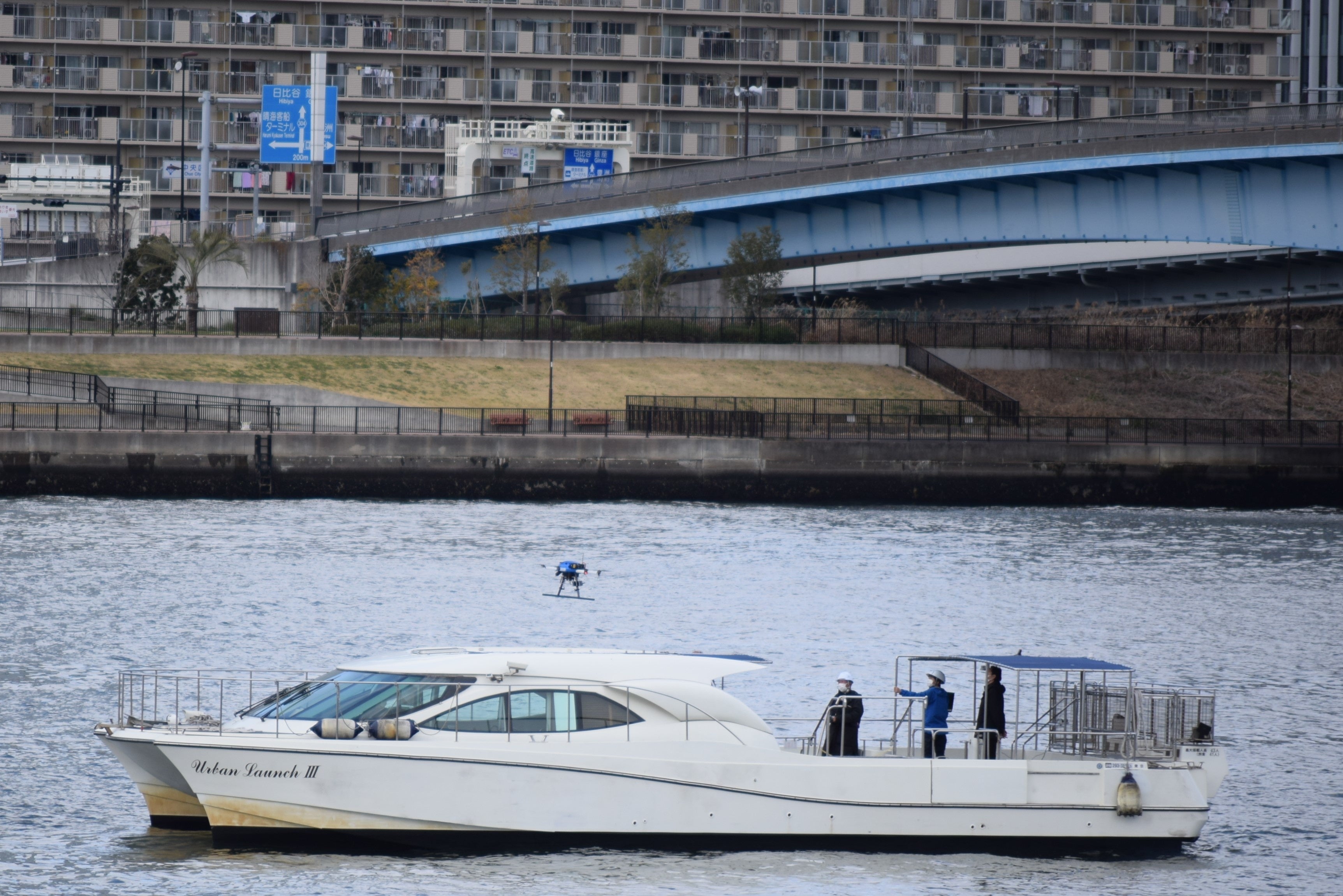 河川上に停泊した船舶からの自動離陸