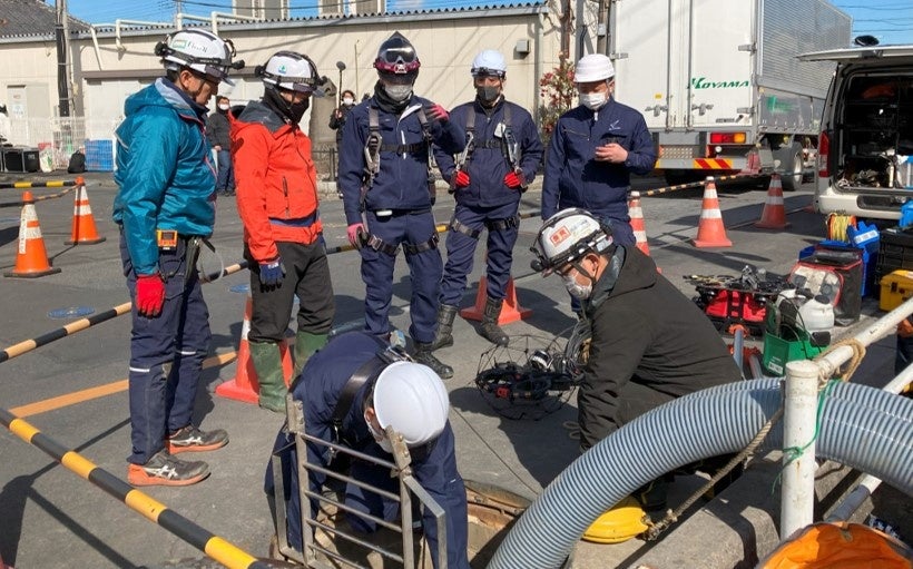 埼玉県八潮市道路陥没事故現場において屋内点検用ドローン「ELIOS 3」による下水管内調査を実施 | ブルーイノベーション株式会社のプレスリリース