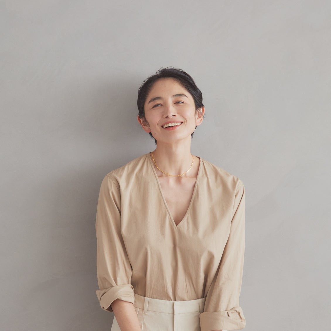 北欧暮らしの道具店　スッキリ見えが叶うコットン素材のストレートパンツ　L 北欧、暮らしの道具店」累計5万本販売の定番ボトムス、5年目の
