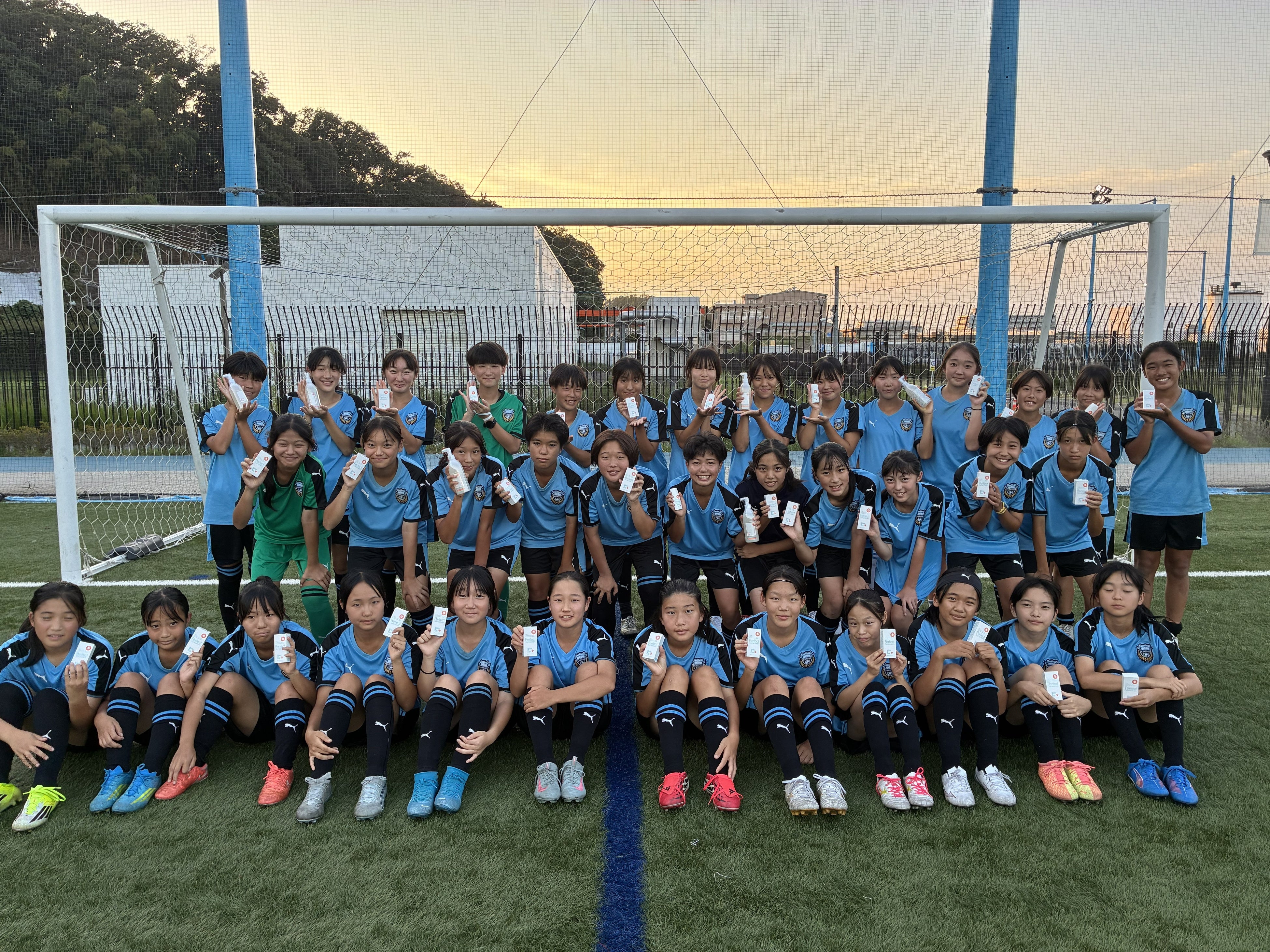 屋外で長時間活動する川崎フロンターレの女子中学生チーム「SSガールズ」に敏感肌研究30年の株式会社ナチュラルサイエンスよりスキンケア情報と製品を提供