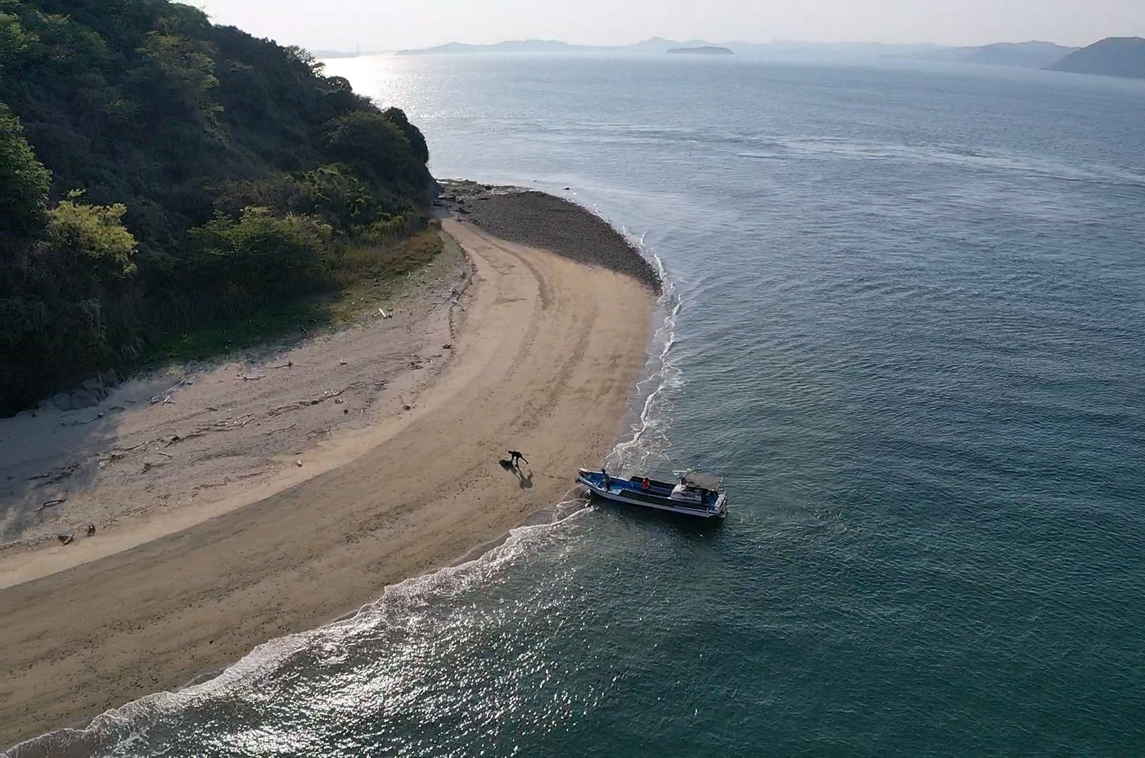 チャーター船に乗って無人島へ上陸