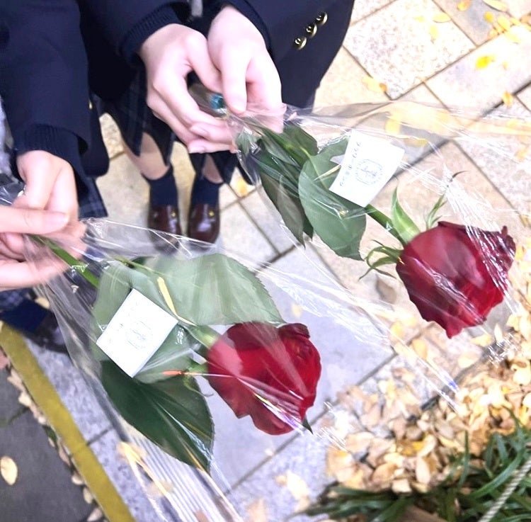 花を配る活動「フラワーボミング」