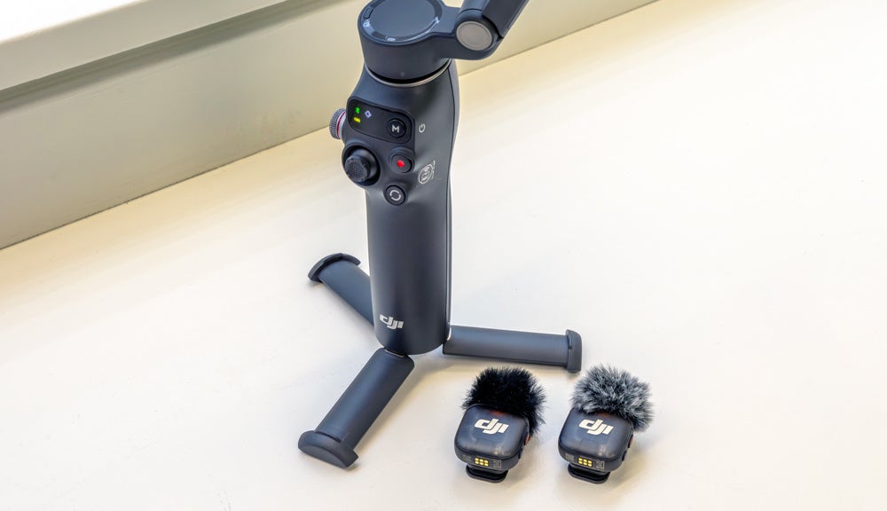 システムファイブ、360度パン軸回転可能な万能スマホジンバル「Osmo