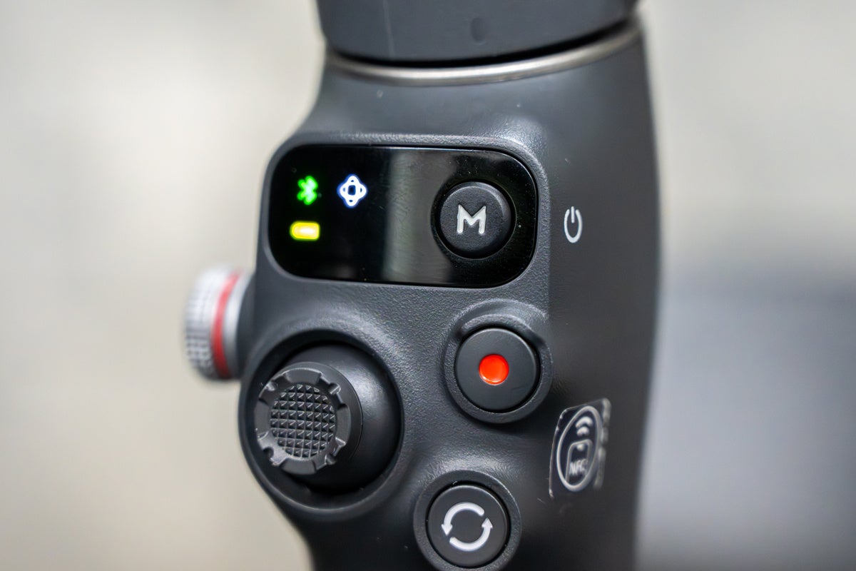 システムファイブ、360度パン軸回転可能な万能スマホジンバル「Osmo