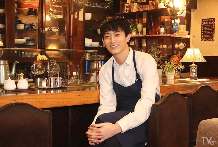 杉野遥亮が純喫茶のマスターに!TVer「名作ドラマ特集」CMで共演者との楽しいエピソードを披露 杉野遥亮が純喫茶のマスターに!TVer「名作ドラマ特集」CMで共演者との楽しいエピソードを披露