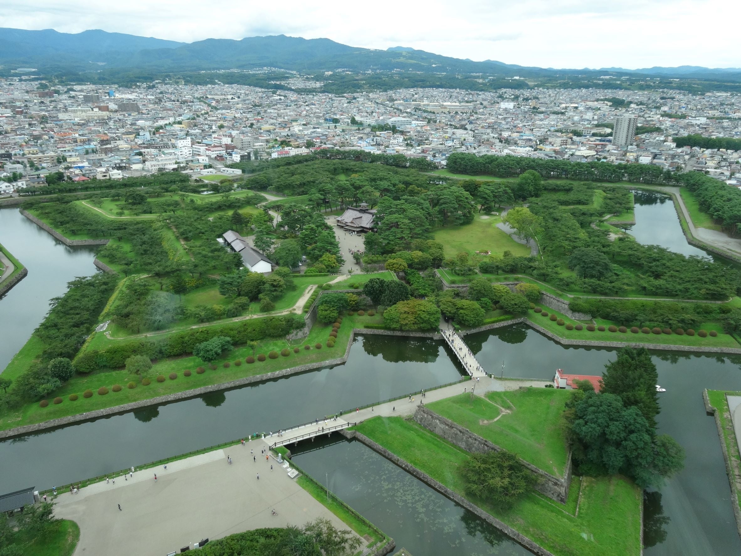 五稜郭は国内外ともに人気の観光地