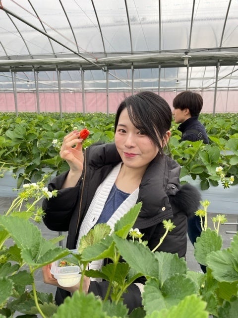 いちご狩りで思わずポーズ♪
