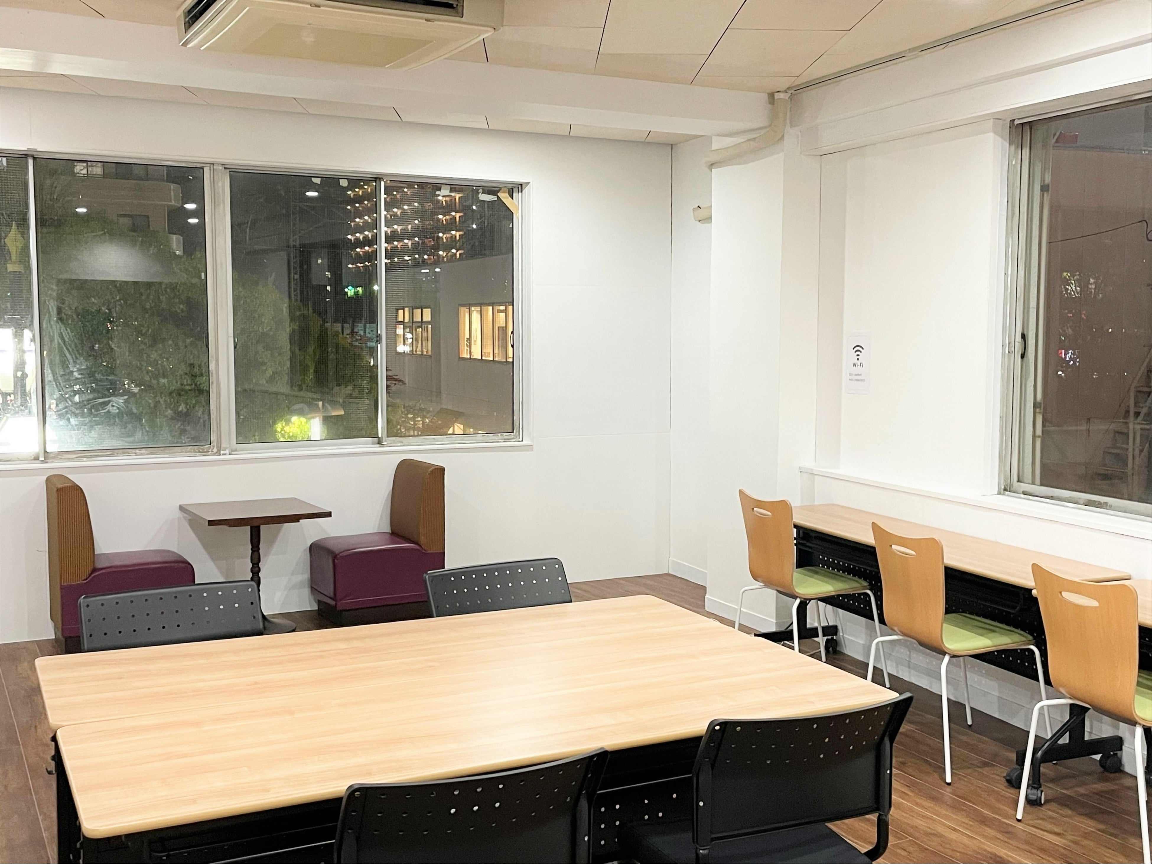 ワークスペース兼イベントスペース　夜（画像は準備期間中のものです）