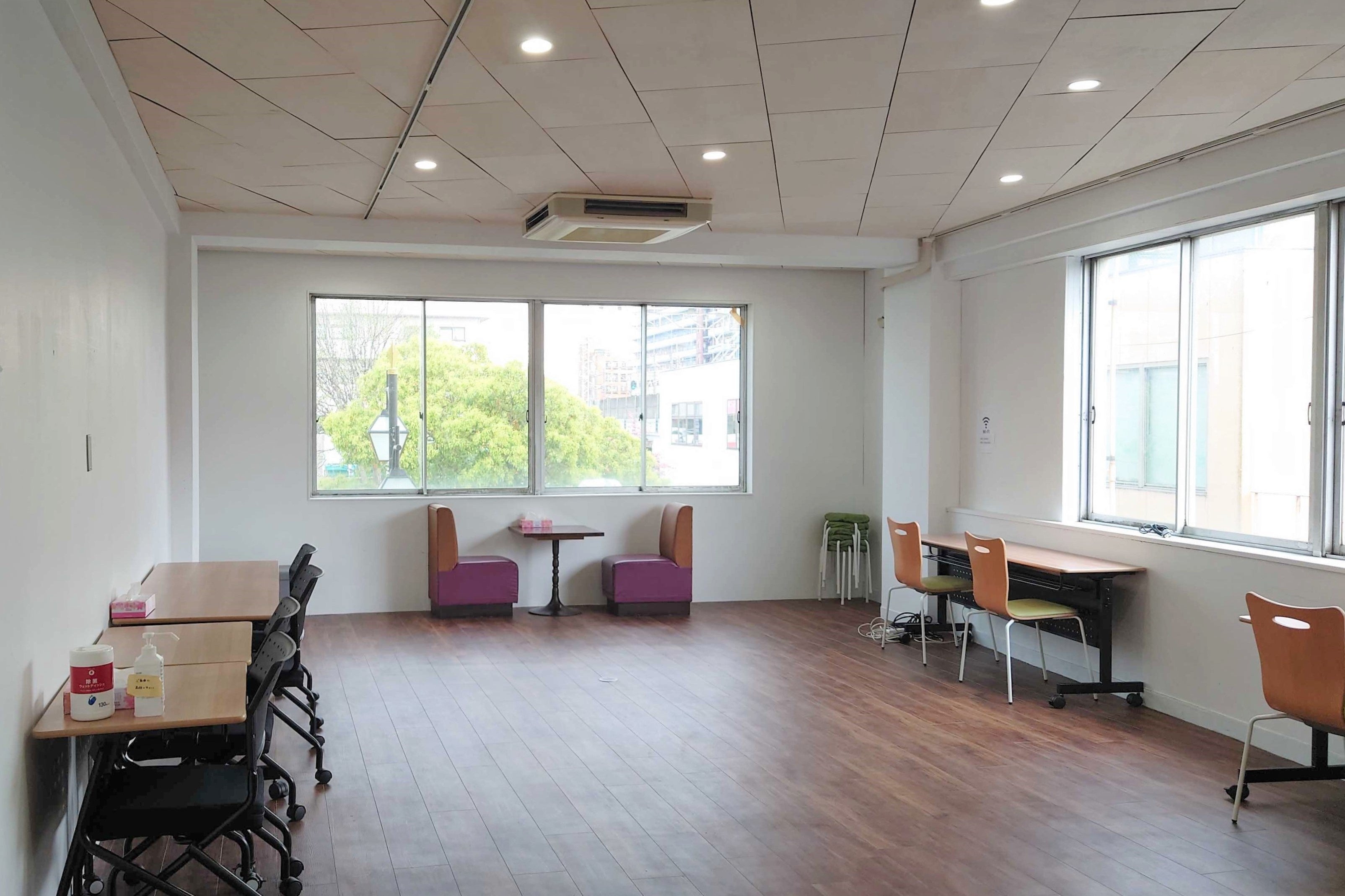 ワークスペース兼イベントスペース　昼（画像は準備期間中のものです）