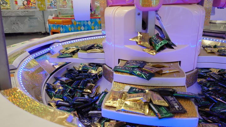 大人も楽しめる10円キャッチャー!家族向けアミューズメント施設で登場 大人も楽しめる10円キャッチャー!家族向けアミューズメント施設で登場