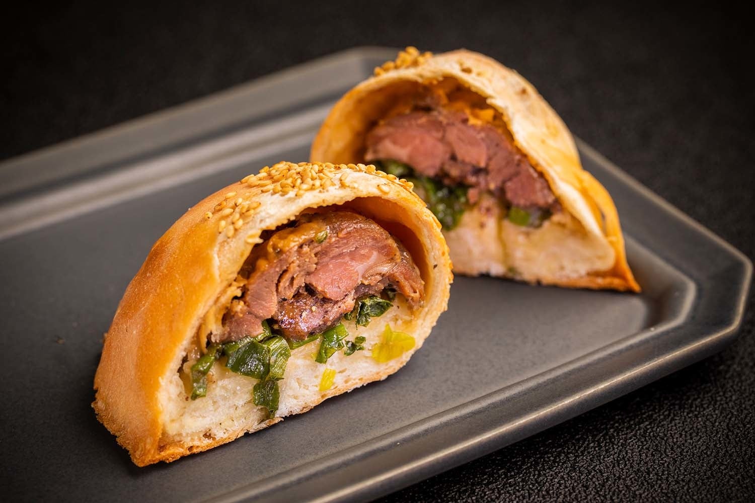 〈怪獣ディストピア〉胡椒餅　（1個）　税込５８０円