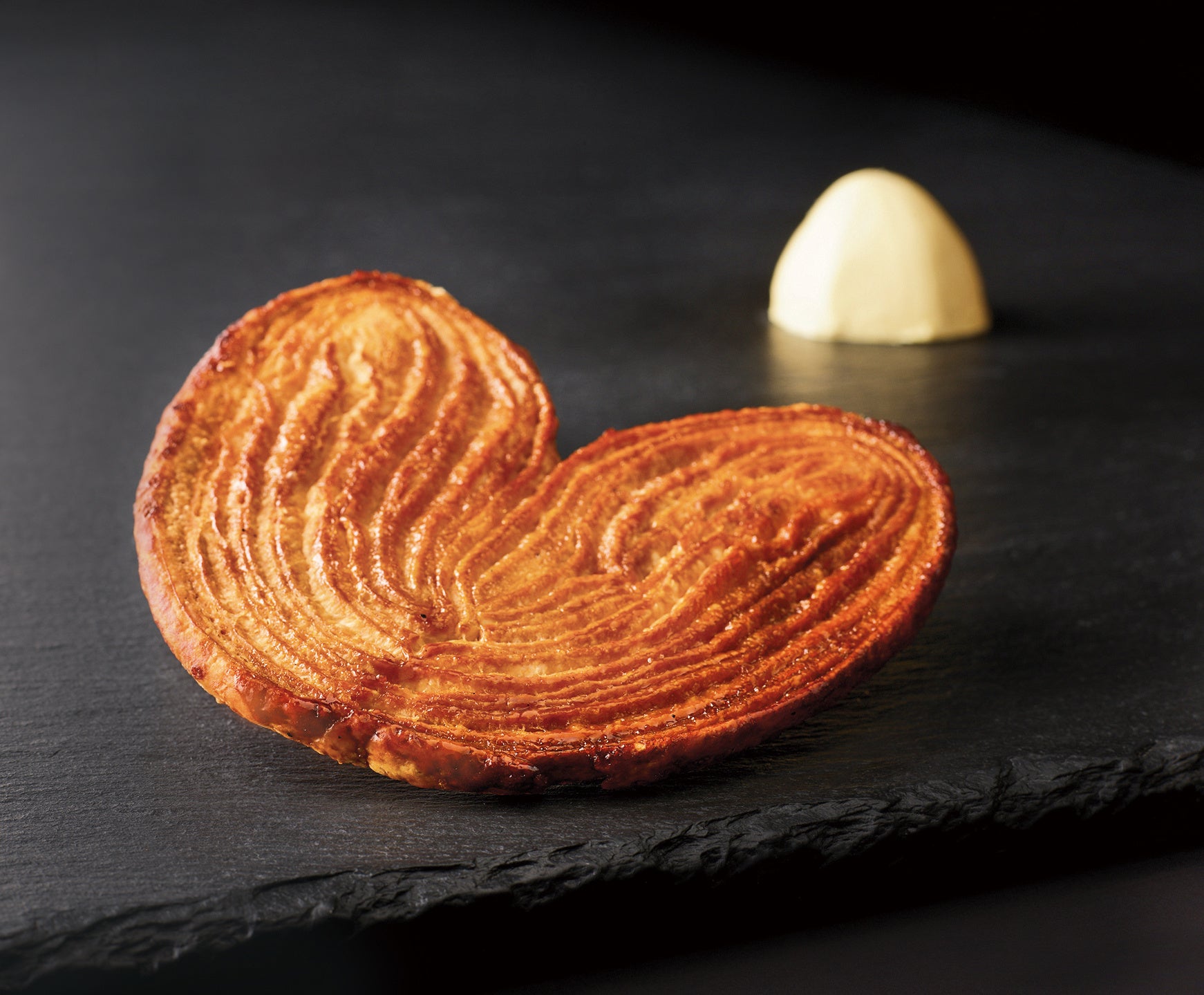 ハート型の大きなサクサクパイ パルミエ　1個　税込400円