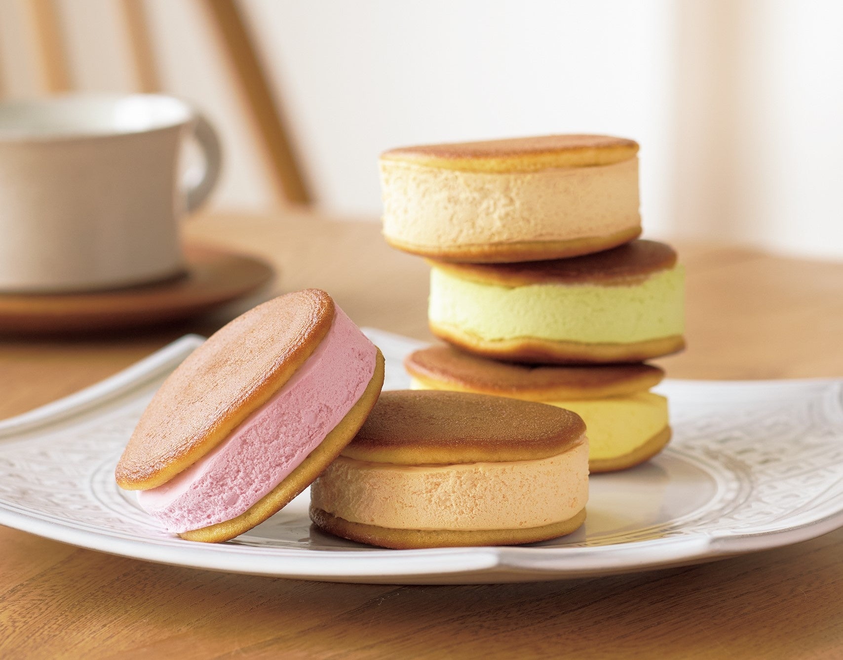 〈中津菓子かねい〉くりーむどら 10 個入 税込 4,860 円(本体価格 4,500 円)