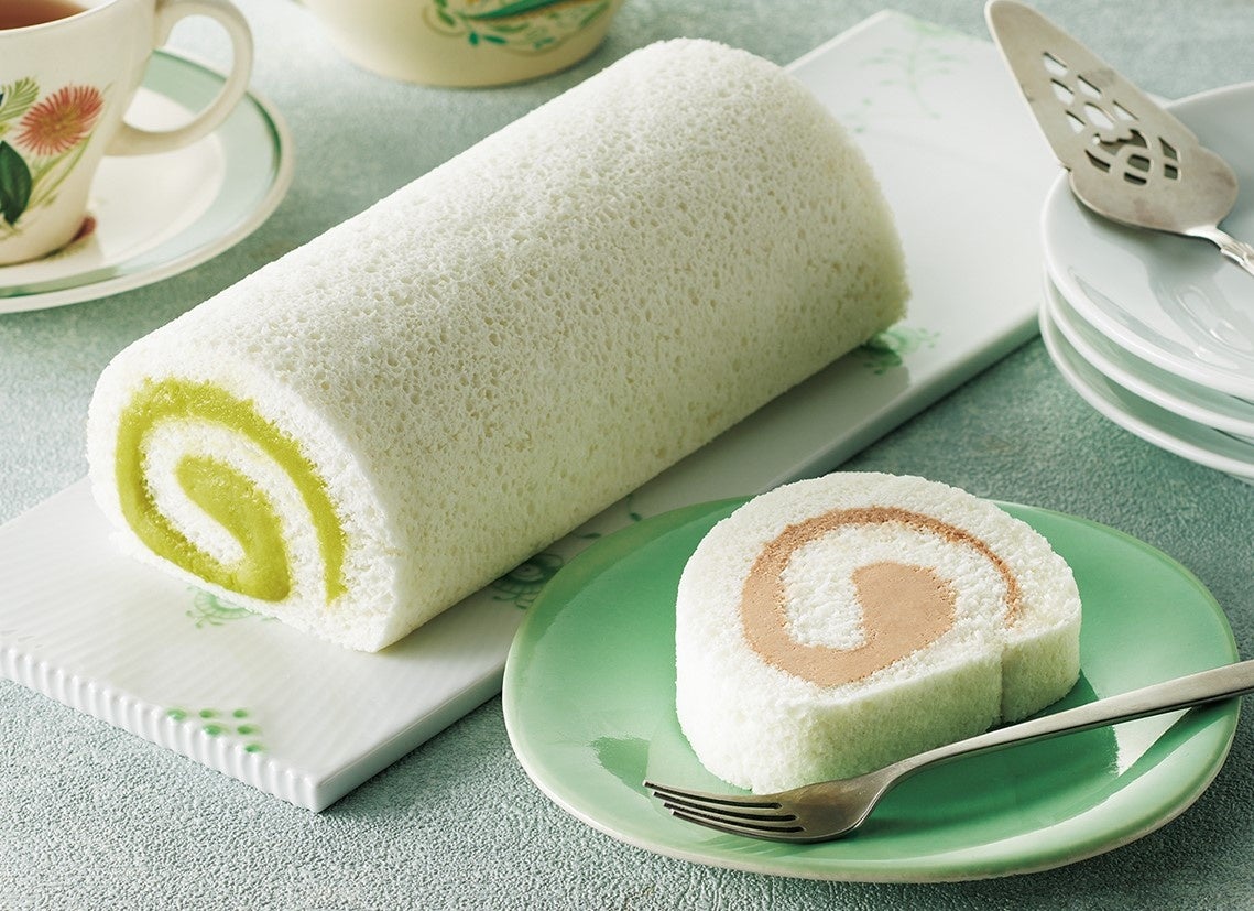 〈石屋製菓〉白いロールケーキ ピスタチオ&ヘーゼルナッツクリーム 税込 3,780 円(本体価格 3,500 円)