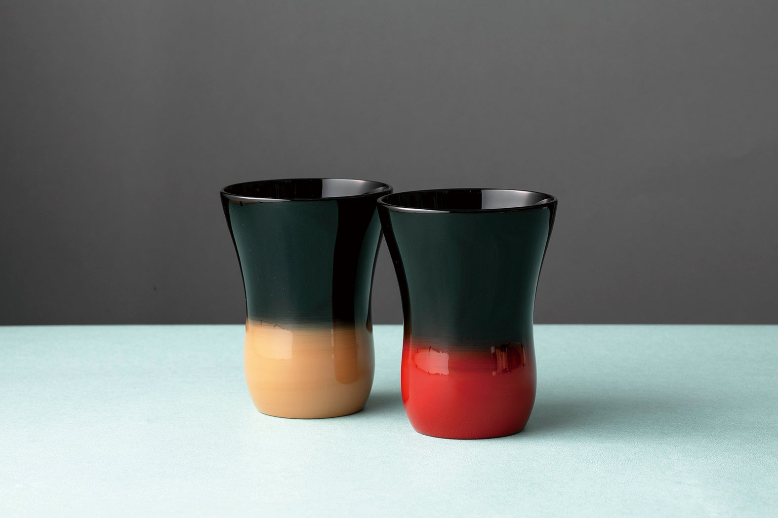 〈坂本漆器店〉輪島塗 フリーカップ ぼかし塗 各・税込 19,800 円