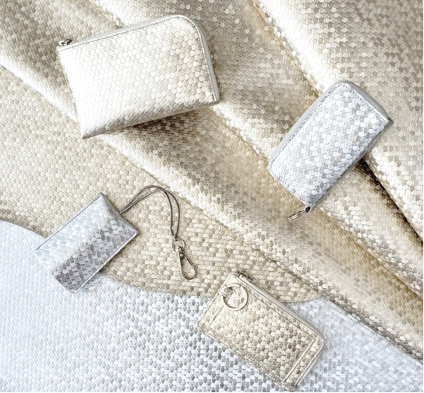 ▲Ⅼラウンドショート　税込20,900円、マルチキーケース　税込18,700円、リング付きカードケース　税込16,500円、キーケース　税込6,600円