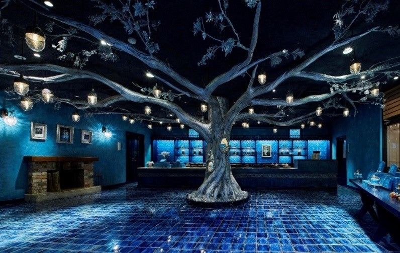 アルミ製　宝石箱　丸缶。【派手な宝石箱となります　美品】。 レトロボタン