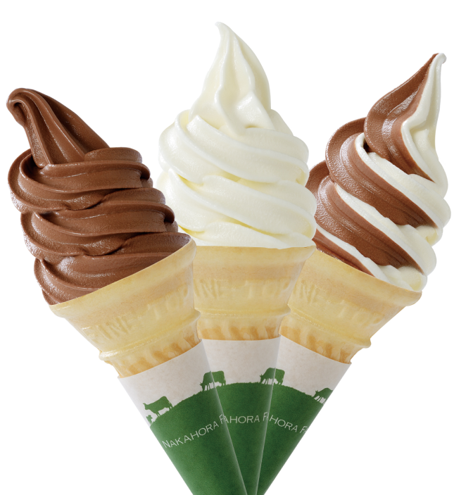 〈なかほら牧場〉  自然放牧ソフトクリーム （写真右からチョコ、ミルク、ダブル）…1個 各税込500円