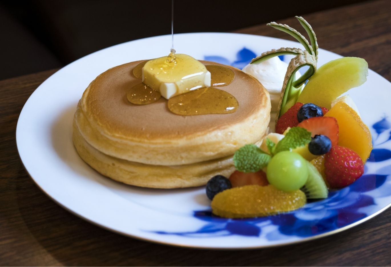 ホットケーキ 季節のフルーツ添え（コーヒー付き）税込2,200円