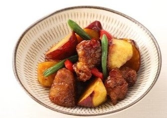 ▲豚肉とさつまいもの黒酢煮　税込486円（100g）