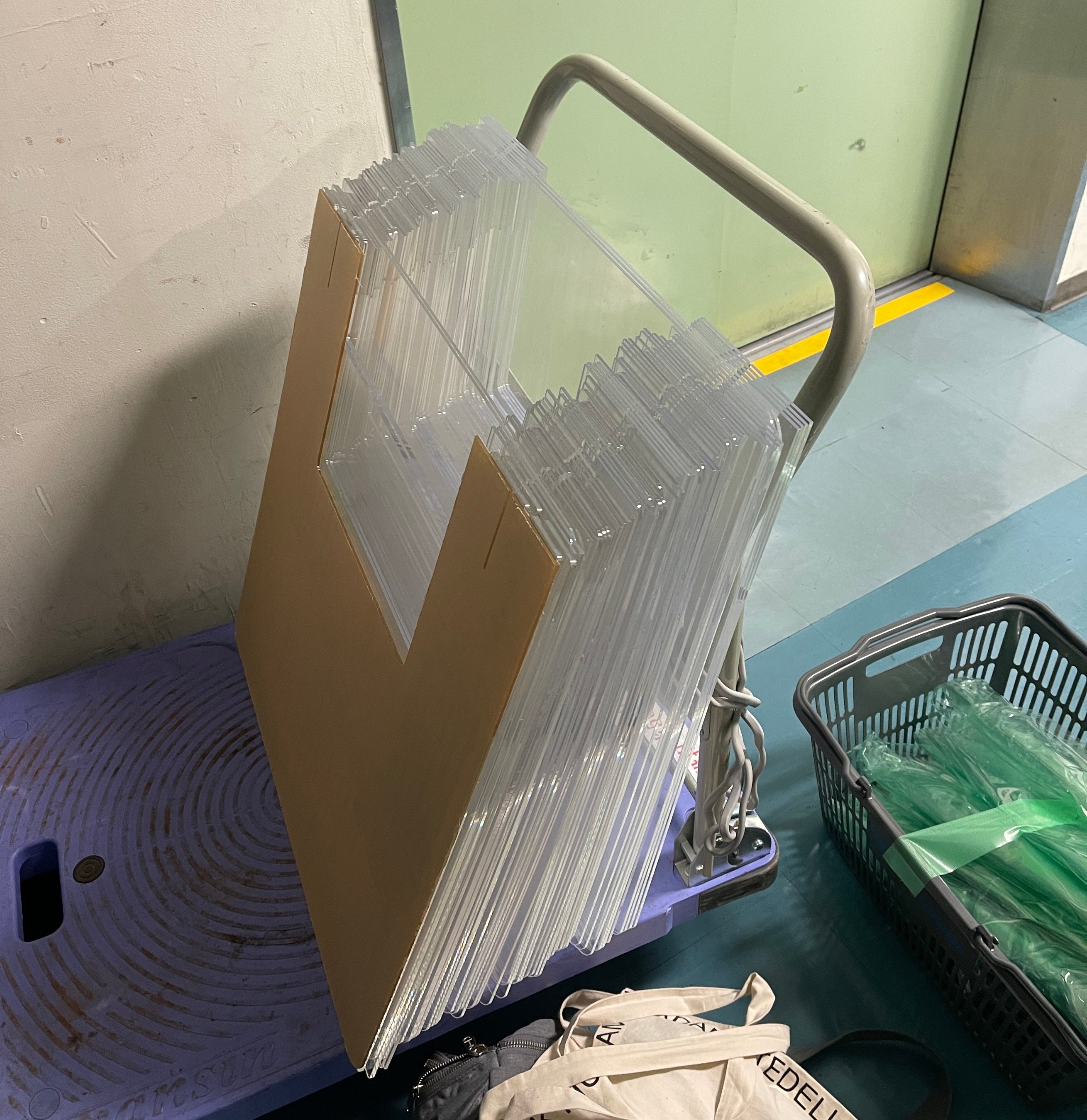 使用済みアクリル板