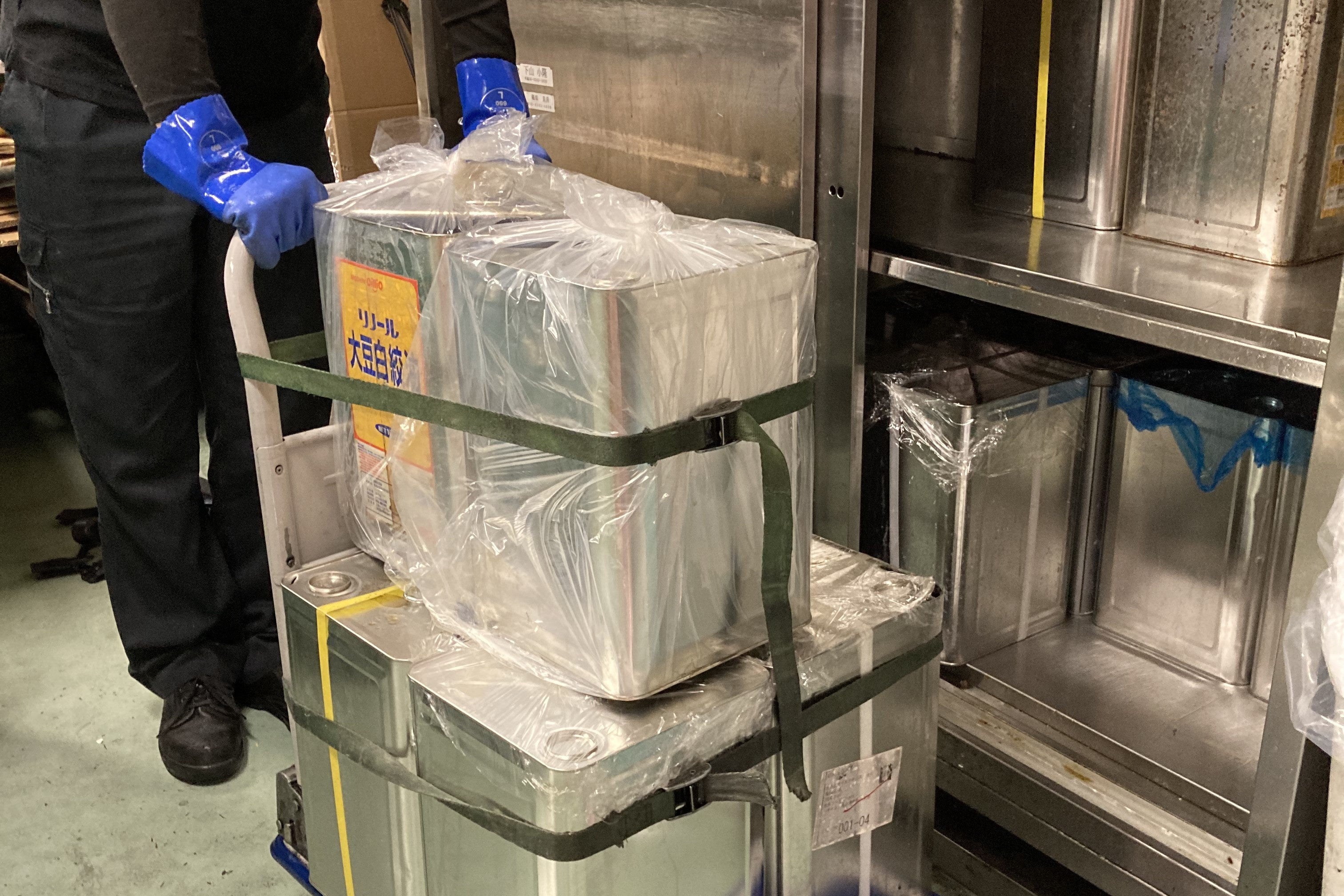 ▲廃食用油回収の様子