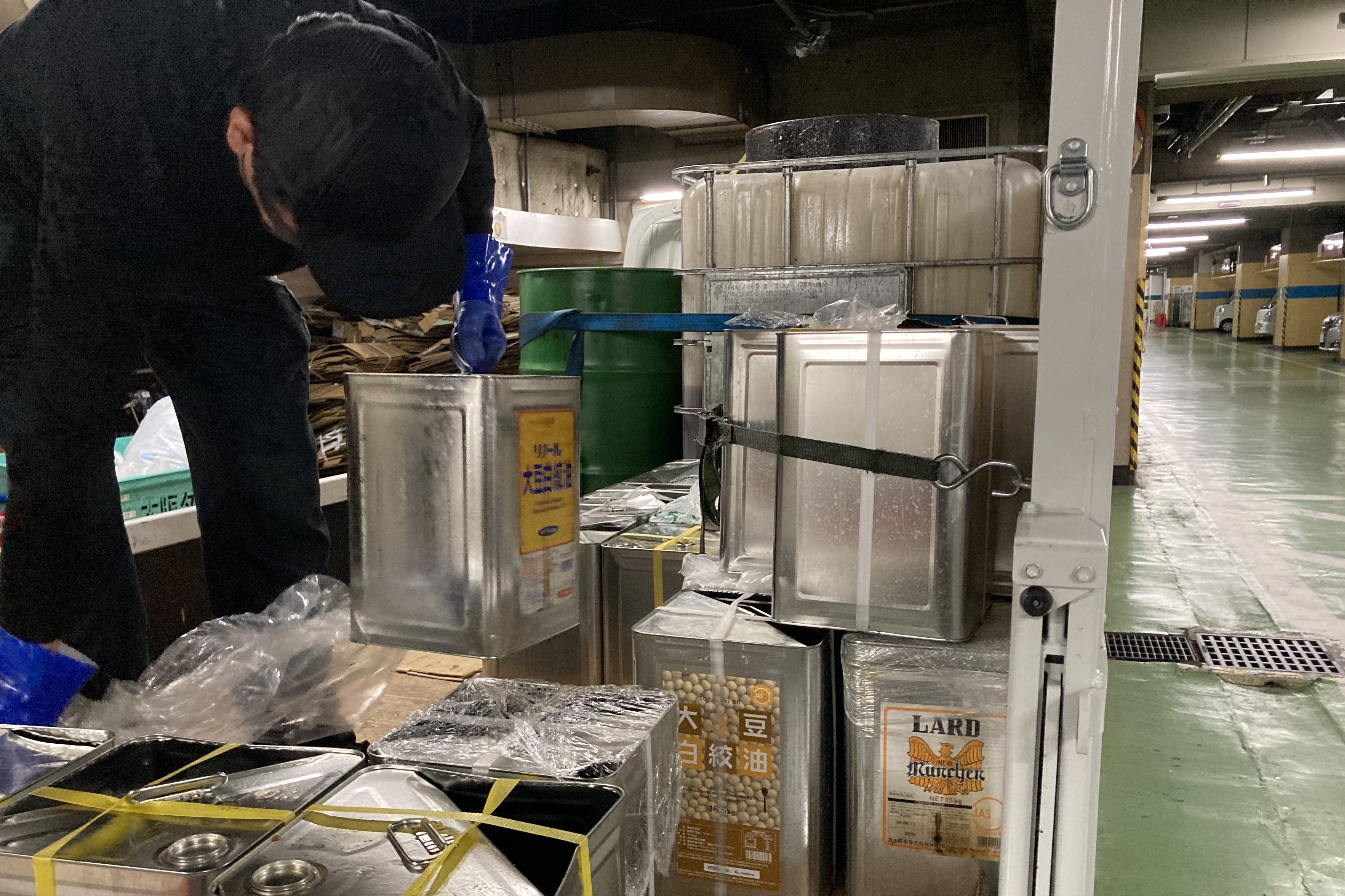 ▲廃食用油回収の様子