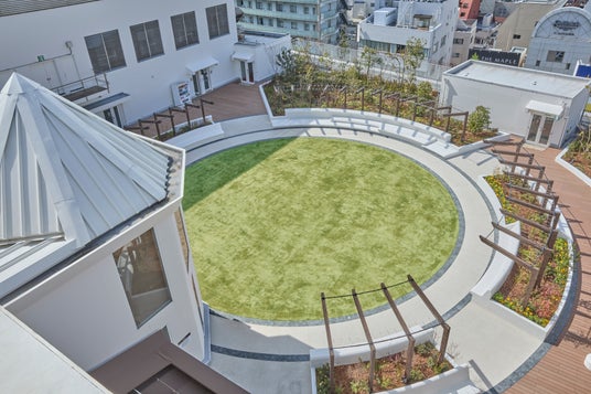 【大丸神戸店】“憩いの広場” が生まれ変わります。8階「みどりの広場」がリニューアル!新たな広場で楽しめるピクニックイベントも開催。 【大丸神戸店】“憩いの広場” が生まれ変わります。8階「みどりの広場」がリニューアル!新たな広場で楽しめるピクニックイベントも開催。