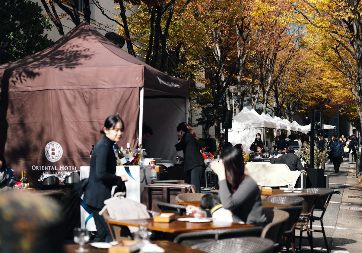 神戸旧居留地の仲町通がテラス街に。コーヒーやワイン、パンなどを味わう「旧居留地テラスデイズ」11月6日・7日開催