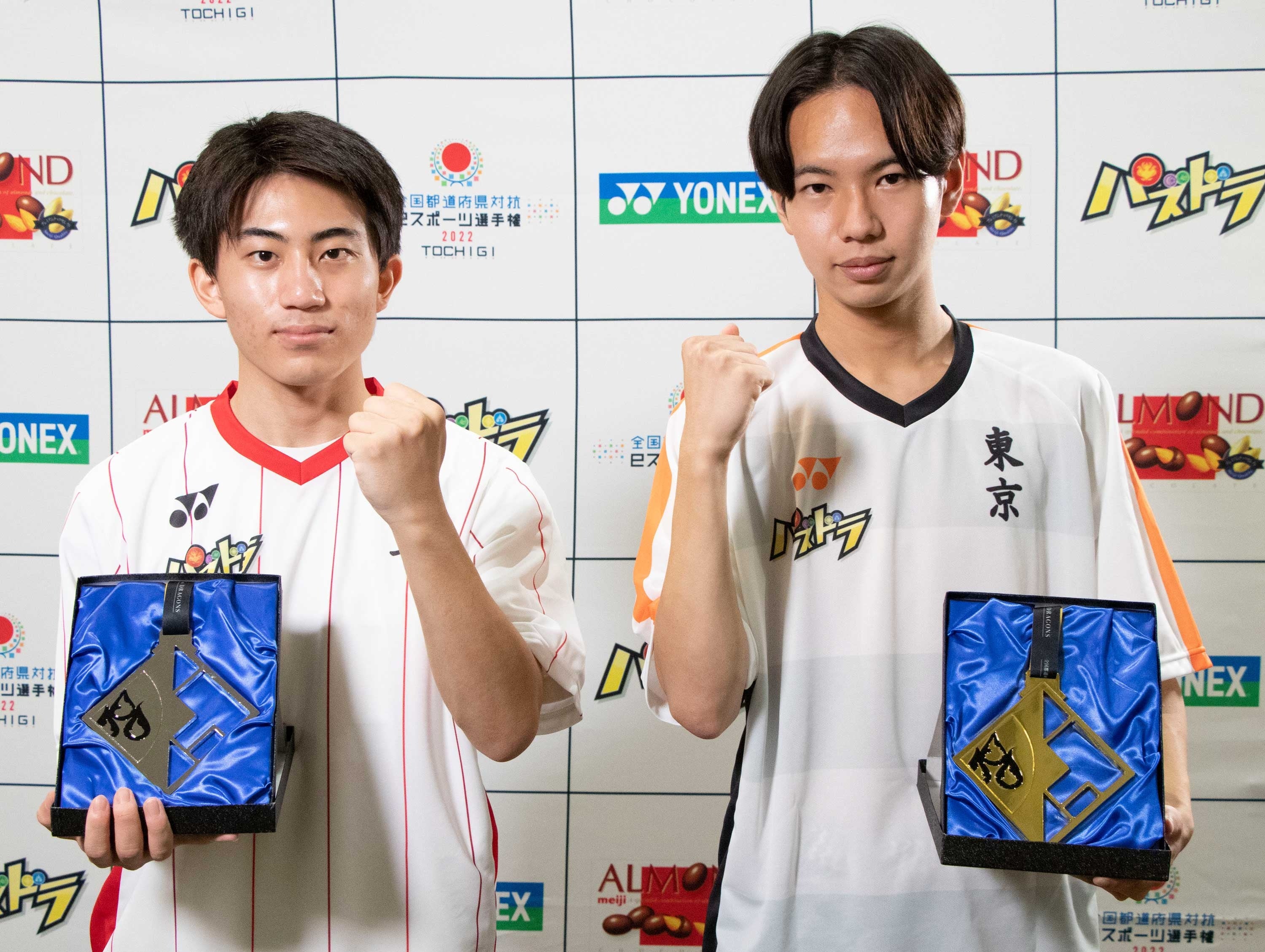 埼玉県代表 かめきち選手（左）、東京都代表 ゆわ選手