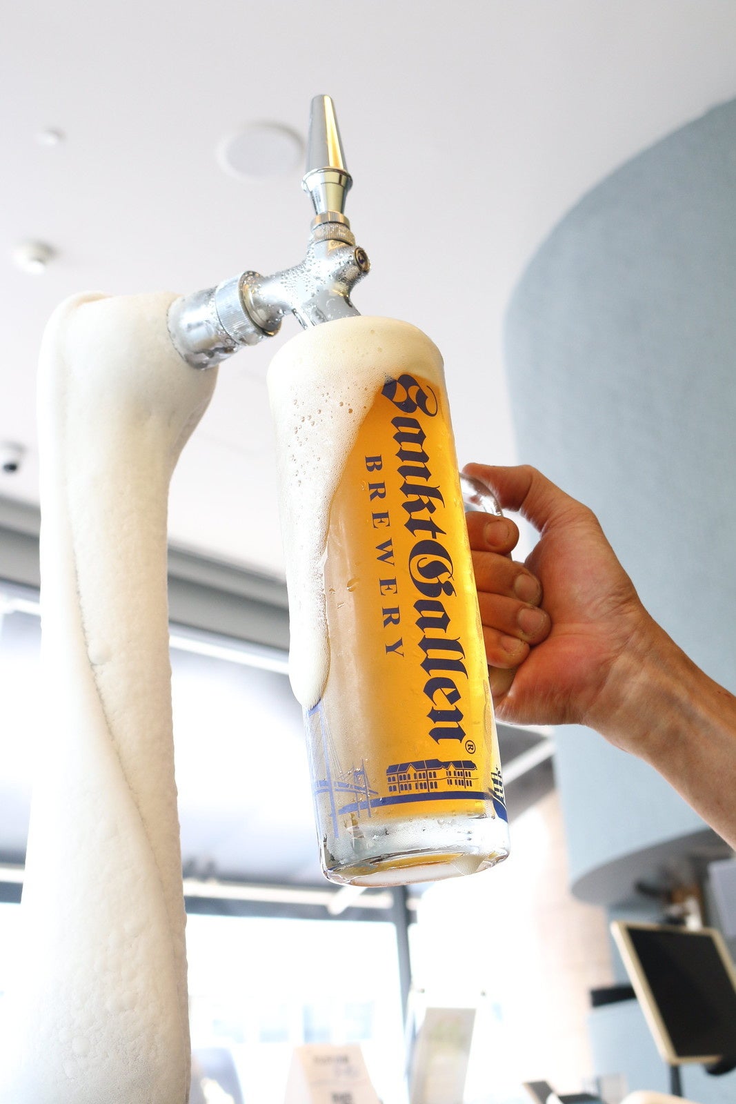 白い氷で覆われたエクストラコールドサーバー