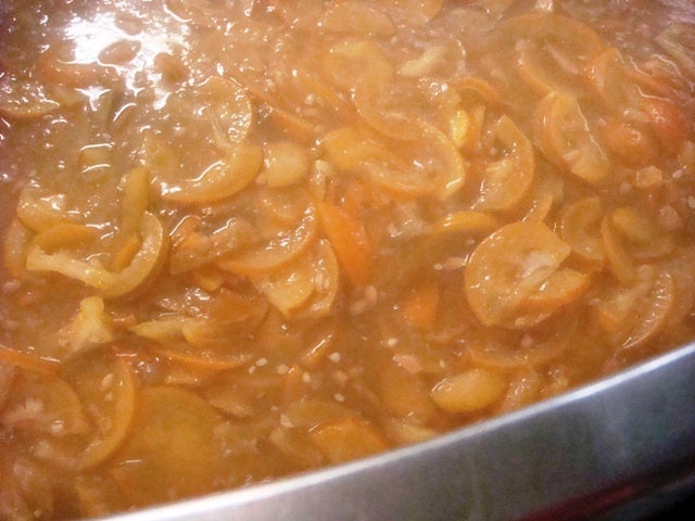 マーマレードをつくるように半量程度になるまで煮詰めてから麦汁に投入しています