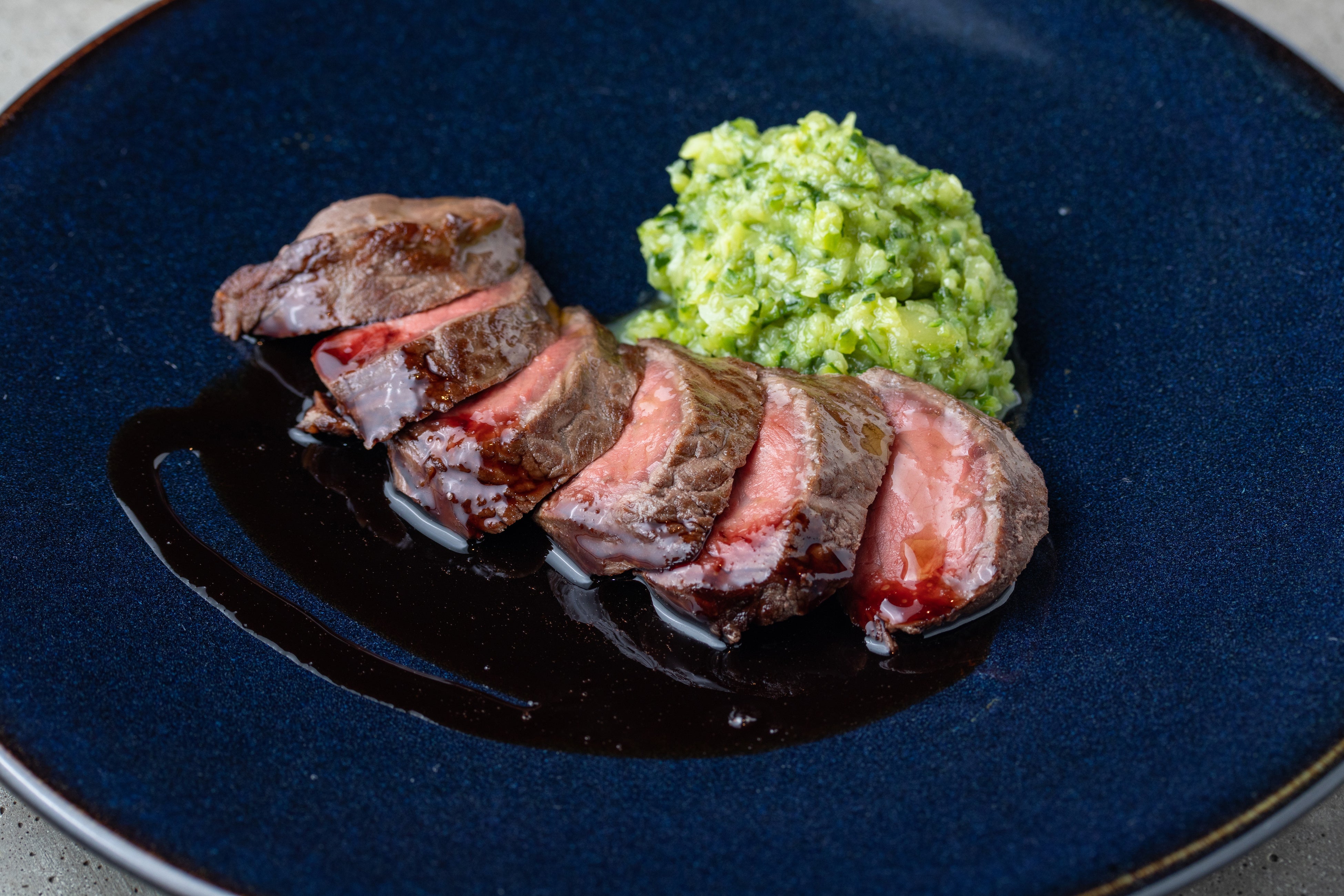  出雲和牛のステーキ、ポルト酒のソース