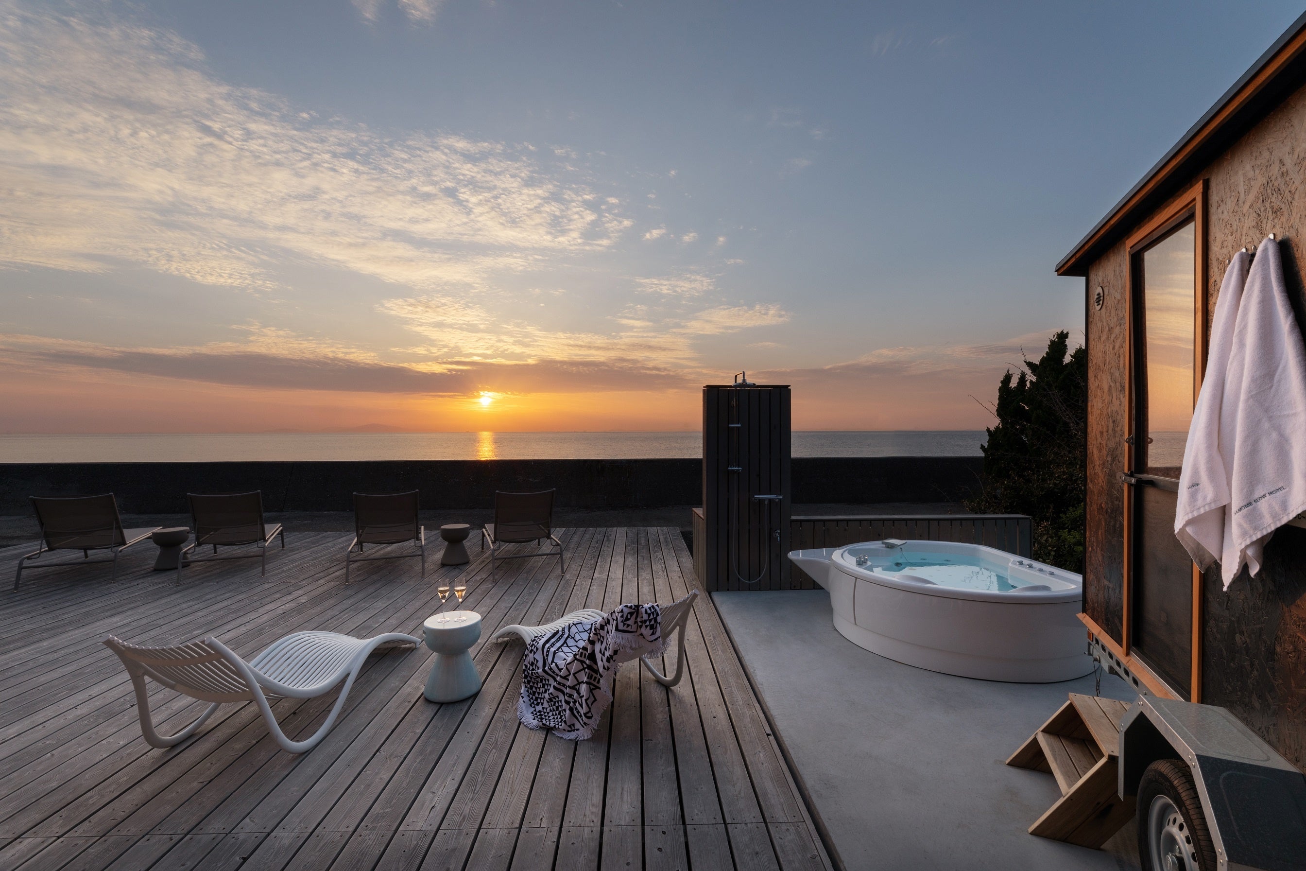 「KAMOME SLOW HOTEL Sustainable Cottage」テラスからの借景