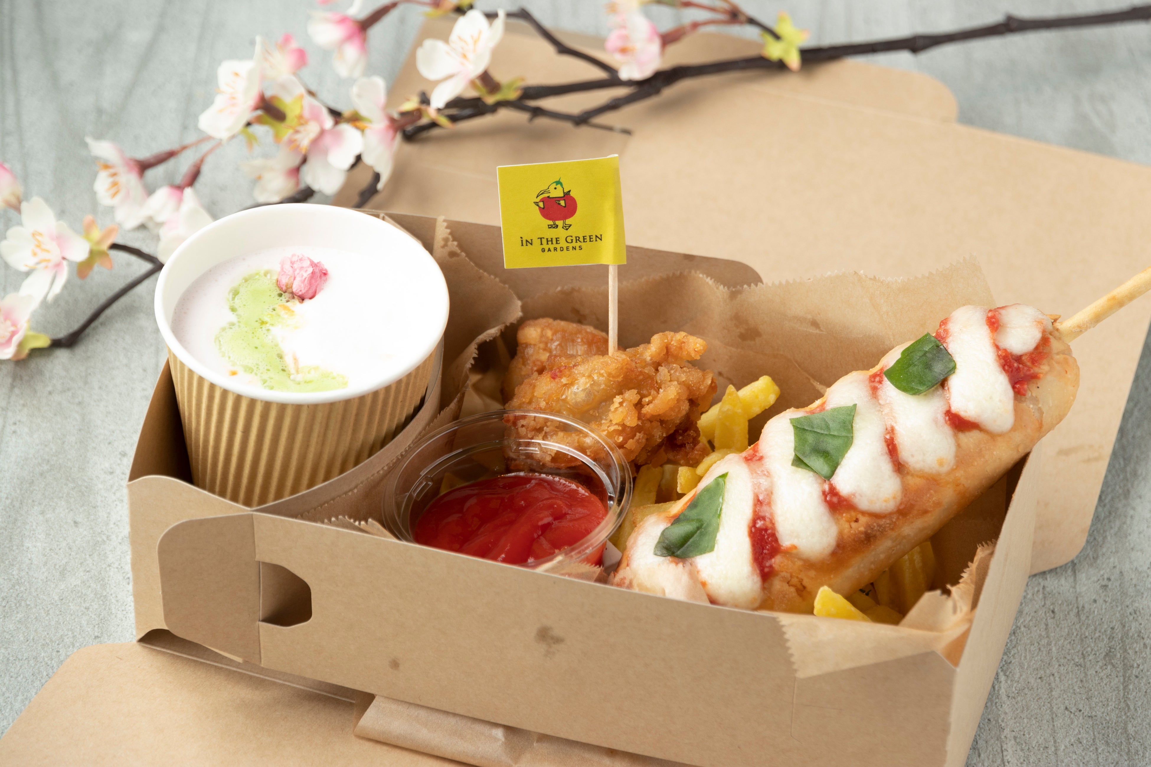 お花見BOX 950円 (＋150円で桜ラテに変更）