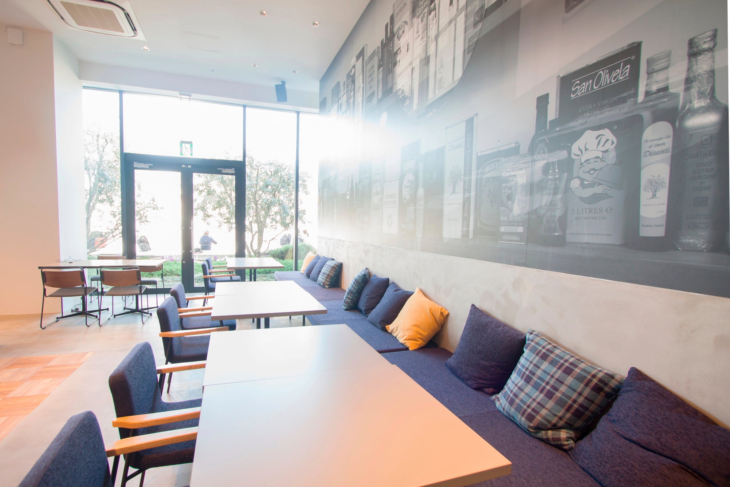  IN THE GREEN GARDENS内観