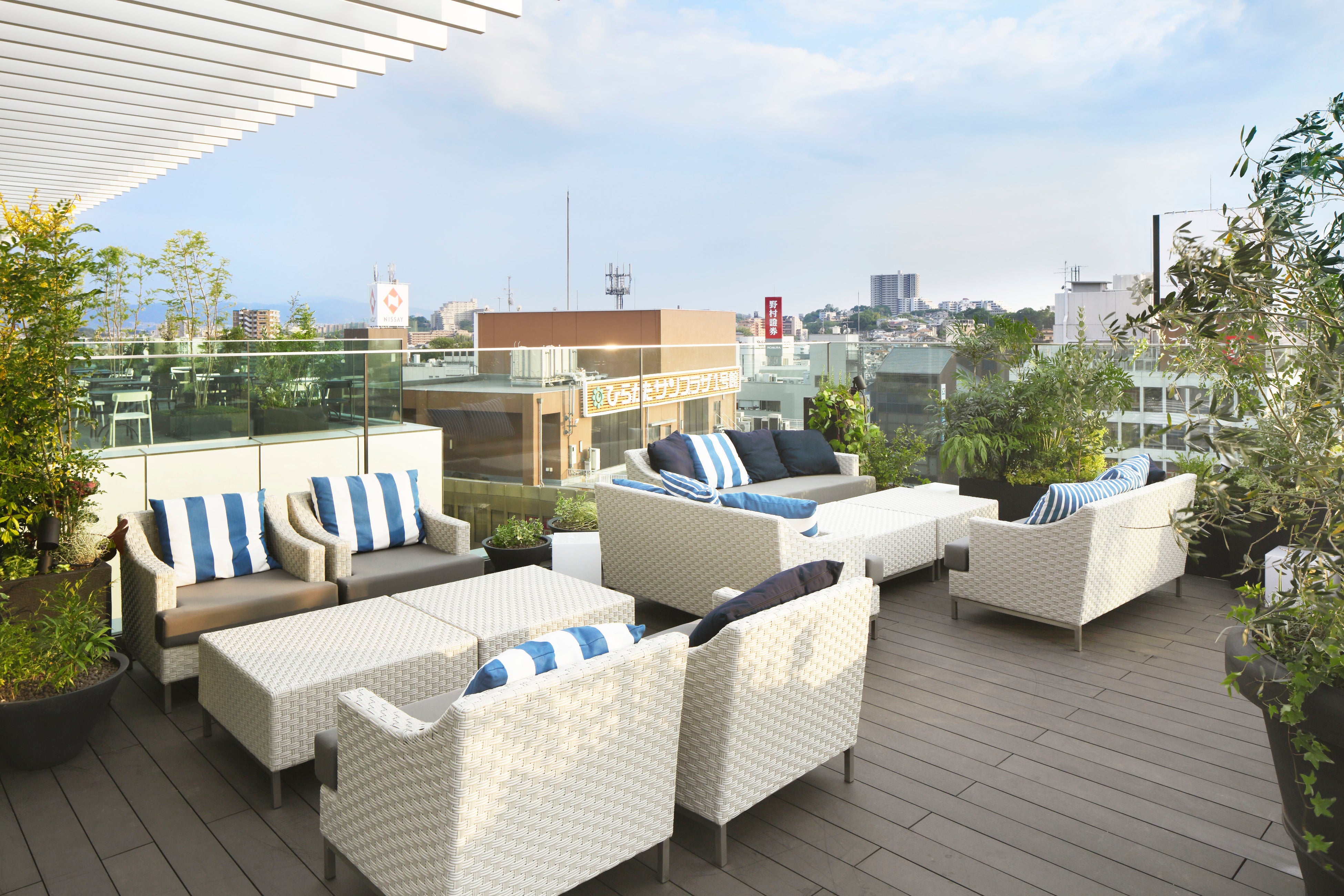 MEAL TOGETHER ROOF TERRACE