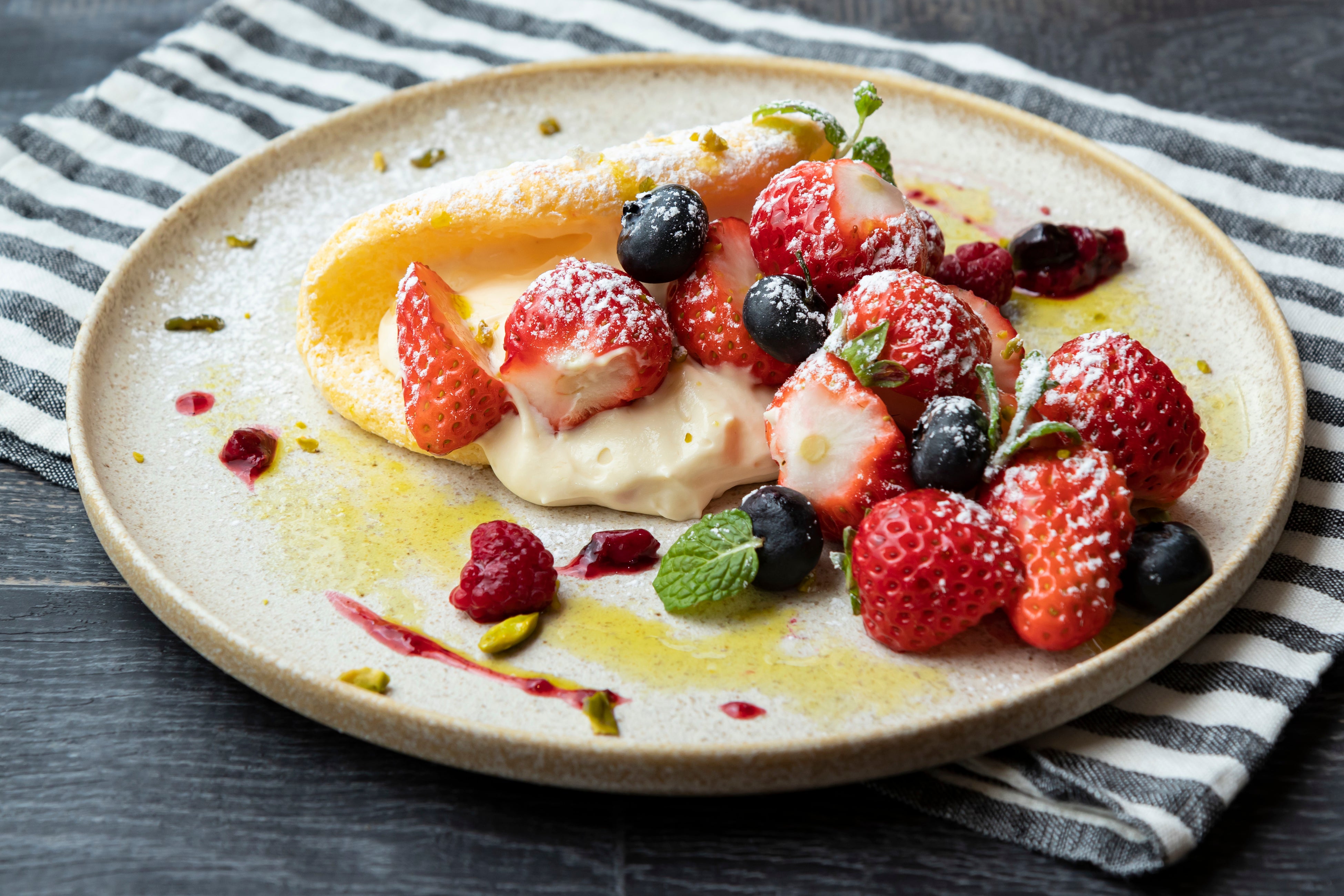 いちごとピスタチオのオムレット 1,300円