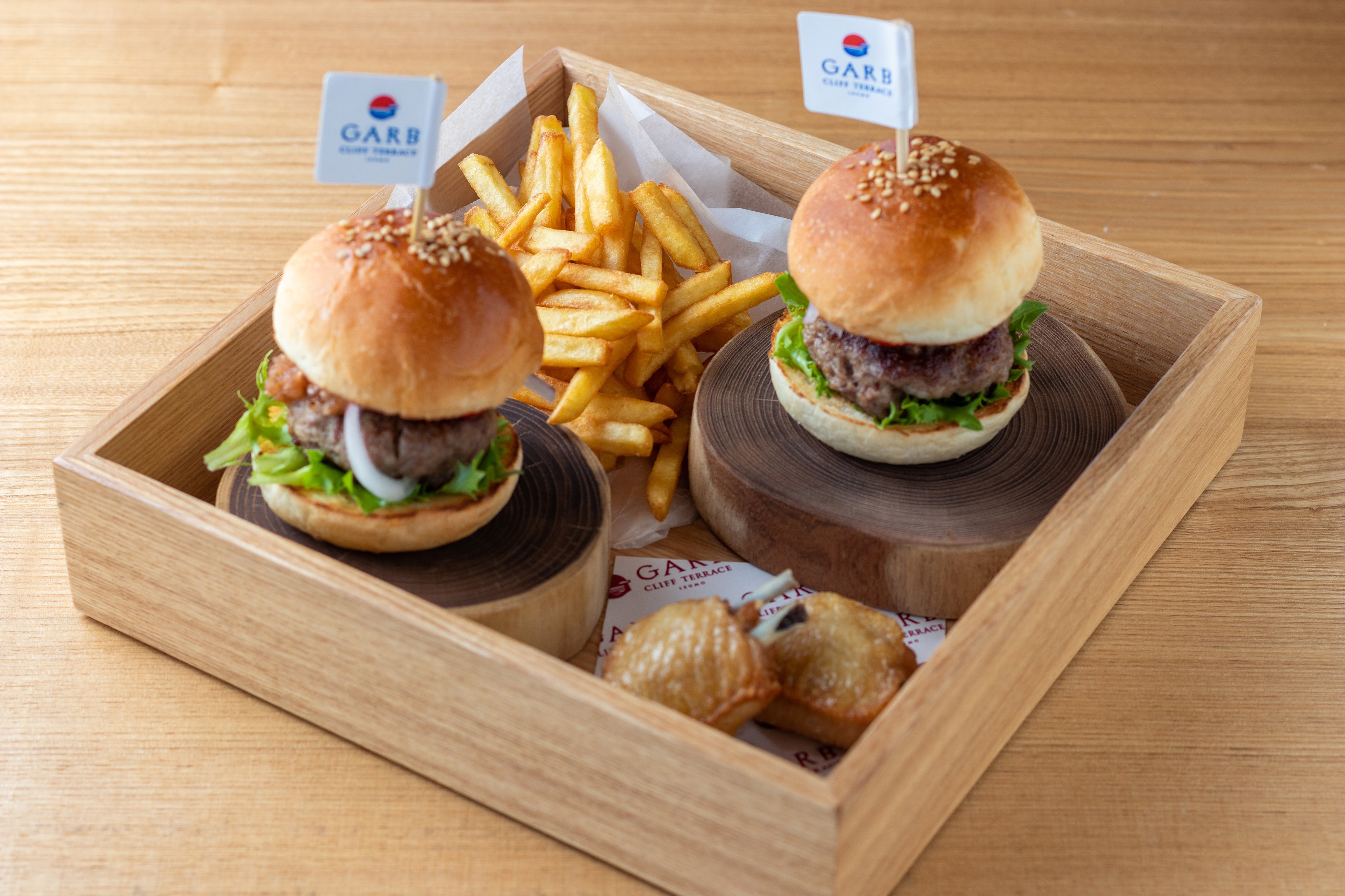 フライドポテト/燻製フライドチキン/しまね和牛100％ミニバーガー