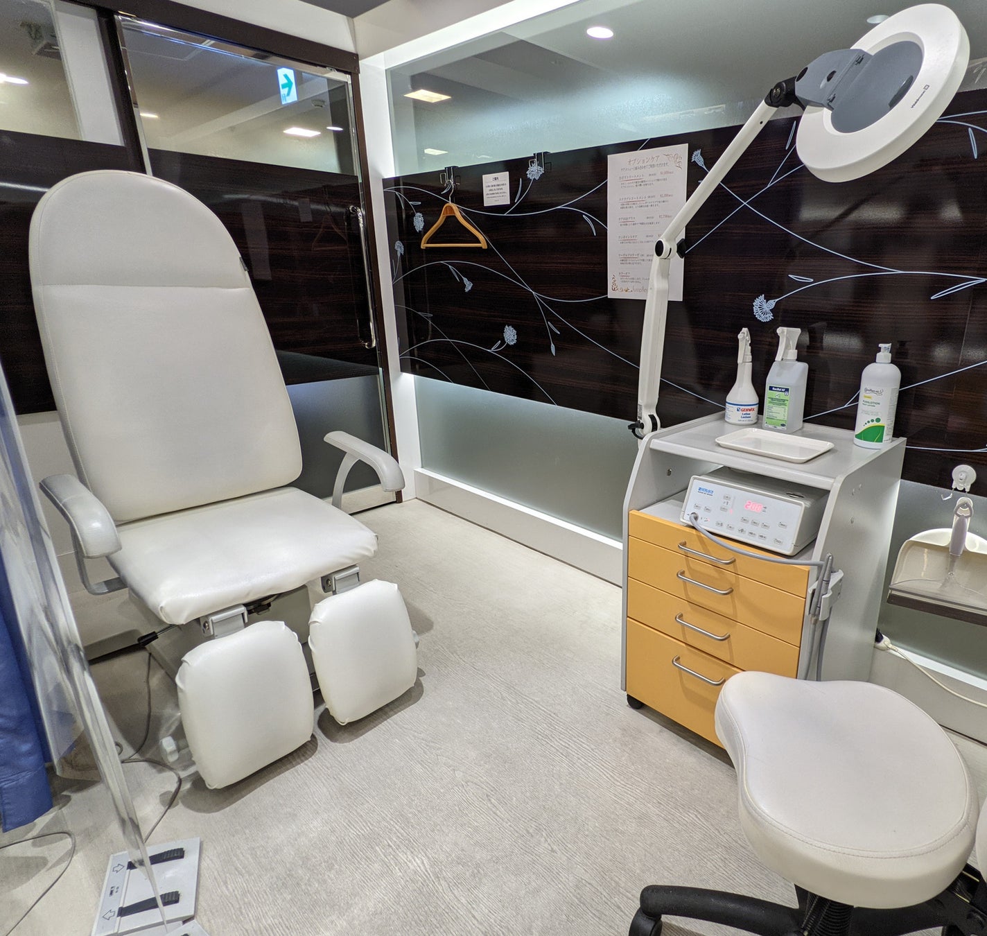 日本初のドイツ式フットケアサロン“フスフレーゲ”のフランチャイズ事業トレーニングセンター兼モデルショップオープンのご案内 バン産商株式会社のプレスリリース 日本初のドイツ式フットケアサロン“フスフレーゲ”のフランチャイズ事業トレーニングセンター兼モデルショップオープンのご案内 バン産商株式会社のプレスリリース