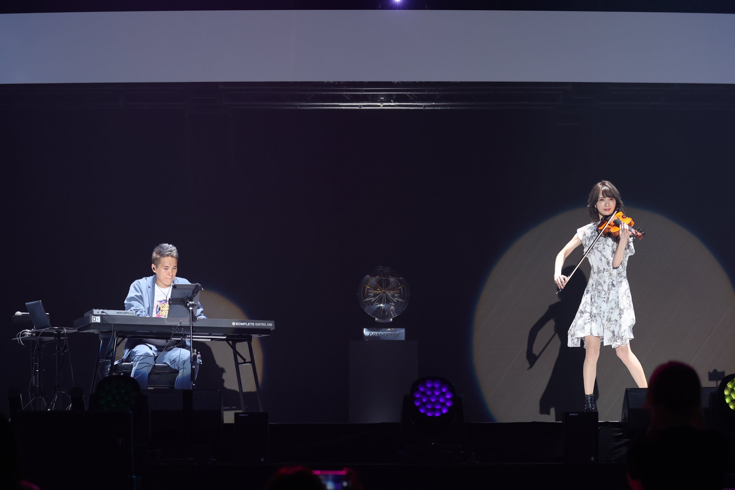 モンストグランプリ公式テーマソング「Awaking」を披露した「YUKI HAYASHI feat. Ayasa」