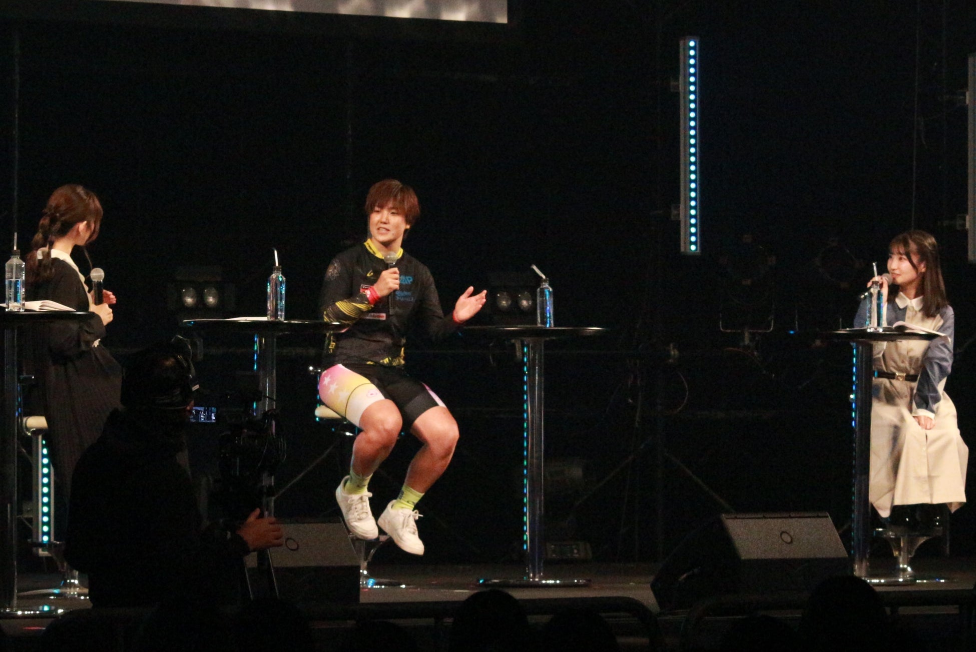 左から川村海乃さん、小林莉子さん、葵あずささん